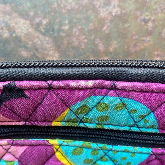 Vera Bradley Va Va Bloom Pattern (Retired) Zip-Around Quilted Wallet/Wristlet - Picture 11 of 16